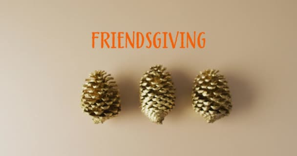 动画的友谊文字和松果的褐色背景 感恩节 美国传统和庆祝概念数字生成的视频 — 图库视频影像