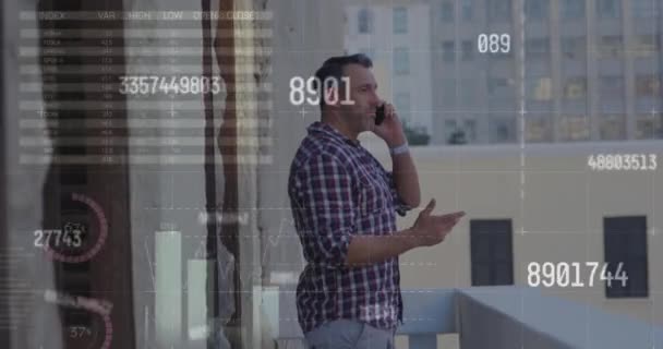 Animering Ändrade Nummer Infografiskt Gränssnitt Frustrerad Kaukasisk Man Talar Mobiltelefon — Stockvideo