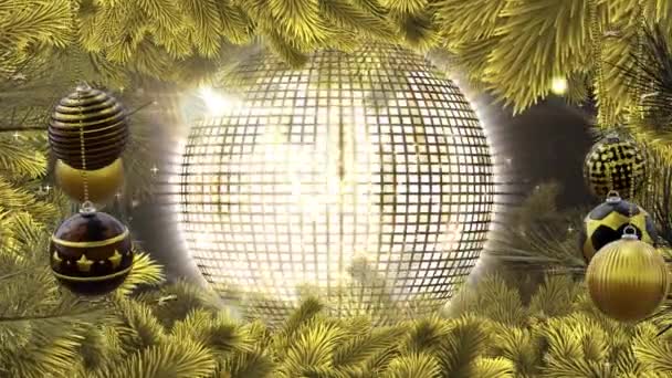 ファイアツリーの背景に金装飾とミラーディスコグローブのアニメーション クリスマス お祝いのコンセプトデジタル生成ビデオ — ストック動画