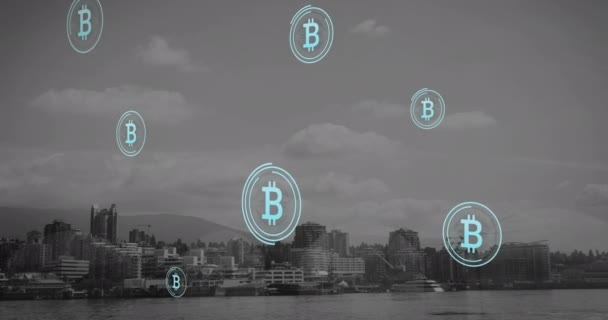 Animasi Simbol Bitcoin Mengambang Terhadap Pandangan Udara Kota Konsep Cryptocurrency — Stok Video