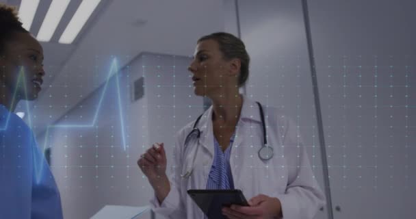 Hastanedeki Çeşitli Kadın Doktor Sağlık Çalışanlarının Kalp Atış Hızı Monitörünün — Stok video