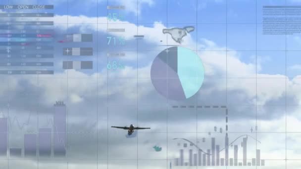 Animacja Interfejsu Infograficznego Nad Niskokątnym Widokiem Samolotu Lecącego Zachmurzone Niebo — Wideo stockowe