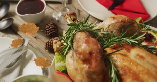 Animatie Van Herfst Bladeren Boven Thanksgiving Diner Achtergrond Thanksgiving Amerikaanse — Stockvideo