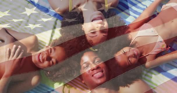Animacja Flagi Usa Nad Afrykańską Amerykańską Parą Synem Córką Plaży — Wideo stockowe