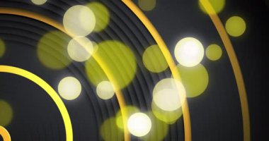 Sarı ve beyaz bokeh ışık noktaları hareket eden altın kıvrımları üzerinde. İletişim, enerji, ağ, veri, dijital arayüz ve teknoloji dijital olarak oluşturulmuş video.
