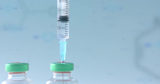 Spruta Den Första Raden Injektionsflaskor Med Vaccin Blå Bakgrund Vetenskap — Stockvideo