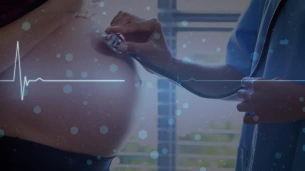 Monitor Latidos Cardíacos Diversas Doctora Escuchando Con Estetoscopio Barriga Embarazada — Vídeo de stock