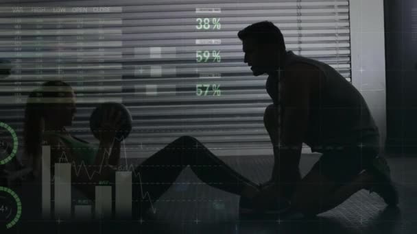 Animação Processamento Dados Contra Treinador Masculino Motivando Mulher Apta Para — Vídeo de Stock