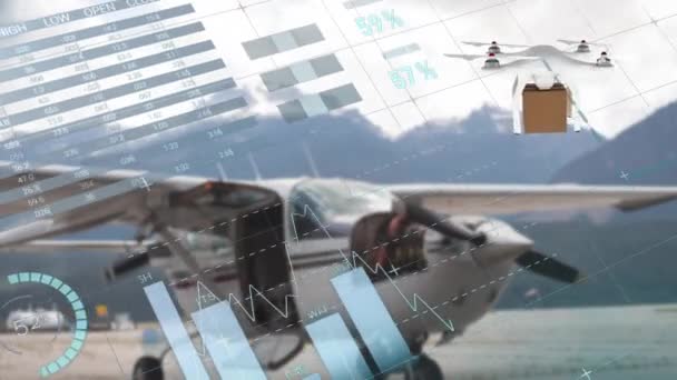Animação Interface Infográfica Sobre Avião Estacionado Aeroporto Contra Montanha Céu — Vídeo de Stock