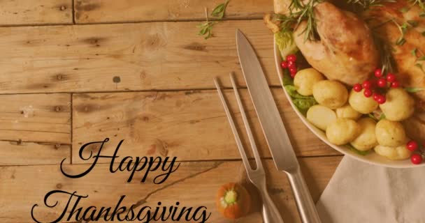Animation Des Glücklichen Danksagungstextes Und Des Abendessens Auf Tischhintergrund Thanksgiving — Stockvideo