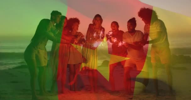 Κινούμενα Σχέδια Της Σημαίας Της Cameroon Πάνω Από Διάφορους Φίλους — Αρχείο Βίντεο