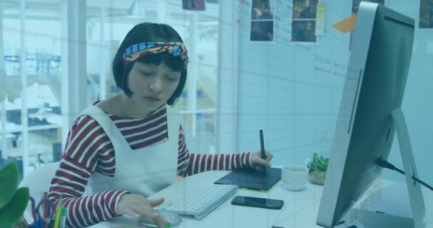 Animering Finansiella Data Behandling Över Asiatiska Affärskvinna Ämbetet Global Databehandling — Stockvideo