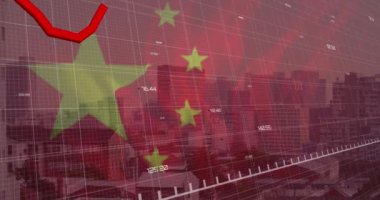 Kırmızı çizginin animasyonu, finansal veri işleme, şehrin üzerinde Çin bayrağı. Küresel iş, finans, veri işleme ve küresel ekonomi kavramı dijital olarak oluşturulmuş video.