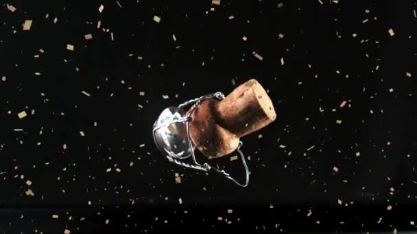 Animatie Van Zilveren Confetti Champagnefles Kurk Die Tegen Een Zwarte — Stockvideo