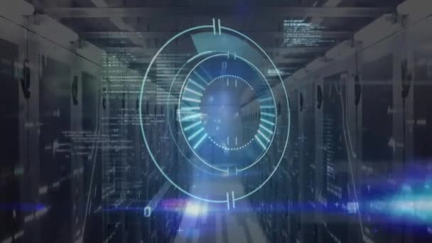 Animatie Van Ronddraaiende Scanner Gegevensverwerking Blauw Lichtspoor Tegen Serverruimte Computerinterface — Stockvideo