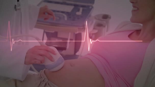 Monitor Srdečního Tepu Nad Bělošskou Lékařkou Těhotnou Pacientkou Ultrazvukovém Vyšetření — Stock video