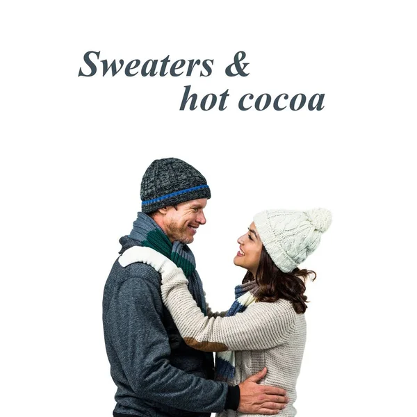 Composite Pulls Chocolat Chaud Texte Sur Couple Caucasien Chapeaux Hiver — Photo