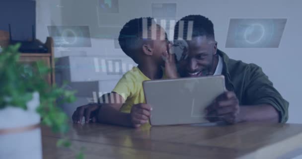 Animering Databehandling Över Afrikansk Amerikansk Pojke Viskar Örat Sin Far — Stockvideo