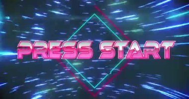 Basın başlangıç metninin animasyonu ve mavi arkaplanda dönen parlayan ışık izleri. Video oyunu ve eğlence teknolojisi kavramı