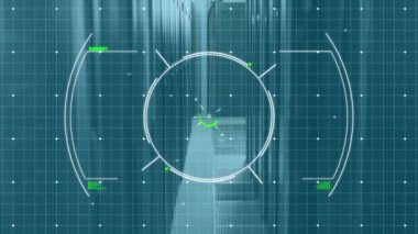 Bilgisayar sunucu odasındaki şebeke üzerinden taramanın animasyonu. Bilgisayar arayüzü ve iş veri depolama teknolojisi kavramı