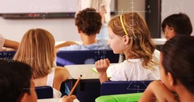 Kafkasyalı bir kızın okulda kızın kulağına fısıldadığı matematiksel denklemlerin animasyonu. Okul ve eğitim kavramı
