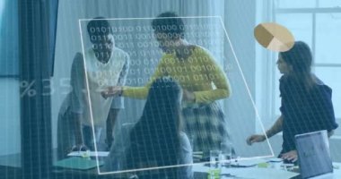 Ofiste birlikte tartışan bir grup farklı kadının istatistiksel veri işleme animasyonu. Bilgisayar arayüzü ve iş veri teknolojisi kavramı