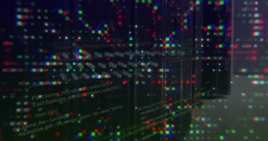 Mozaik karelerin animasyonu, sanal klavye ve bilgisayar sunucu odasına karşı veri işleme. Bilgisayar arayüzü ve iş veri depolama teknolojisi kavramı