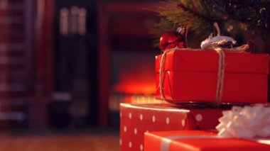 Felix Navidad 'ın Noel hediyeleri ve ağaç üzerindeki animasyonu. Noel, gelenek ve kış kutlaması konsepti dijital olarak oluşturuldu.