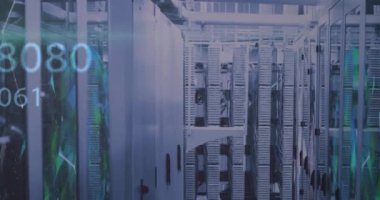 Bilgisayar sunucuları üzerinden finansal veri işleme animasyonu. Küresel iş, bağlantılar, hesaplama ve veri işleme kavramı dijital olarak oluşturulmuş video.
