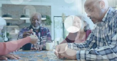 Bahçede oyun oynayan farklı yaşlı insanlar üzerinde ışık lekelerinin canlandırılması. Mutluluk, kıdemli yaşam tarzı, aktif yaşam tarzı ve dijital olarak oluşturulmuş emeklilik konsepti.