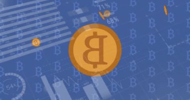 Mavi arka planda bitcoin sembolleri üzerinden finansal veri işleme animasyonu. Küresel finans, iş, kripto para birimi ve veri işleme kavramı dijital olarak oluşturuldu.