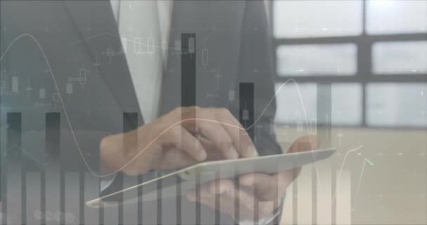 オフィスの慎重なビジネスマンに対する財務データ処理のアニメーション グローバルアーキテクチャ ビジネス コンピューティング データ処理コンセプトデジタル生成ビデオ — ストック動画