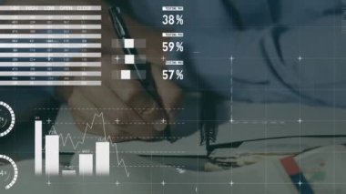 Kafkasyalı adamın günlük yazışının orta bölümündeki bilgi arayüzü animasyonu. Dijital bileşik, çoklu pozlama, rapor, iş, büyüme, ilerleme, soyut ve küresel kavram.