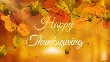 Düşen yaprakların animasyonu ve soyut arka plandaki yaprakların üzerinde mutlu şükran günü metinleri. Dijital bileşim, çoklu pozlama, doğa, şükran günü kutlaması, gelenek ve sonbahar konsepti.