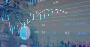 Grafiklerin animasyonu, daireler yüklemek ve modern binaların üzerinden gökyüzüne karşı ticaret yapmak. Dijital bileşik, çoklu pozlama, rapor, iş, ilerleme, borsa ve mimari kavramı.