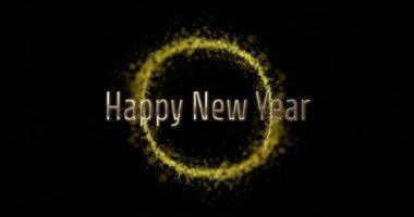 Yeni yıl metninin animasyonu siyah arkaplanda parlayan ışık izi üzerinde. Yeni yıl, yeni yıl arifesi, parti, kutlama ve geleneksel konsept dijital olarak oluşturulmuş video.