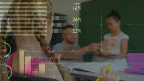 Animação Interface Infográfica Sobre Professor Diversificado Explicando Projeto Para Menina — Vídeo de Stock