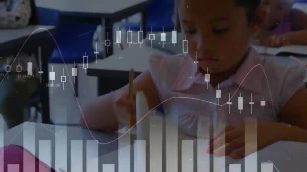 Animace Více Grafů Nad Různými Dívkami Psaní Zkoušky Třídě Digitální — Stock video
