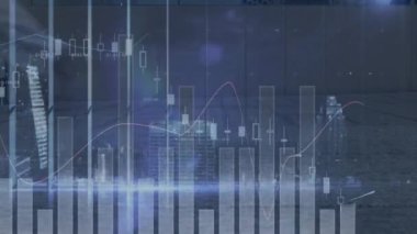 Sokaktaki insanlar üzerinde finansal veri işleme animasyonu. Küresel iş, finans, hesaplama ve veri işleme kavramı dijital olarak oluşturulmuş video.