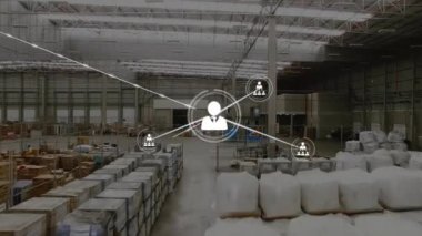 Depodaki malların hava görüntüsü üzerinden çizgilerle bağlantılı simgelerin canlandırılması. Dijital bileşik, çoklu pozlama, iletişim, teknoloji, nakliye ve dağıtım kavramı.