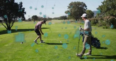 Kafkas golfçülerin atış yapmak için yere top koymaları üzerine bağlantılı simgelerin canlandırılması. Dijital bileşim, çoklu pozlama, iletişim, spor ve rekabet konsepti.