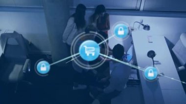 Ofisteki farklı insanlar üzerindeki simgelerle bağlantı ağının animasyonu. Küresel iş, hesaplama, ağlar, dijital arayüz ve dijital olarak oluşturulmuş video işleme kavramı.