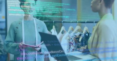 Tasarım hakkında tartışan çeşitli kadın tasarımcılar yerine bilgisayar dilinin animasyonu. Dijital bileşik, çoklu pozlama, kodlama, takım çalışması, planlama, programlama dili ve teknoloji kavramı.