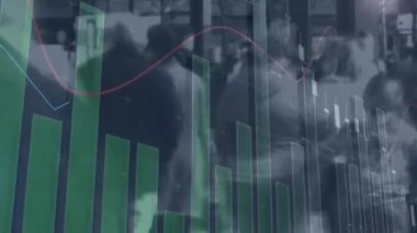 Sokaktaki farklı insanlar üzerinde finansal veri işleme animasyonu. Küresel iş, finans, hesaplama ve veri işleme kavramı dijital olarak oluşturulmuş video.