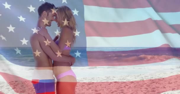 Amerika Bayrağının Yazın Plajda Beyaz Bir Çift Üzerinde Canlandırılması Usa — Stok video