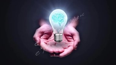 Kadın eli ve matematiksel veri işleme üzerinde beyni olan ampulün animasyonu. Küresel bilim, bilgisayar ve veri işleme kavramı dijital olarak oluşturulmuş video.