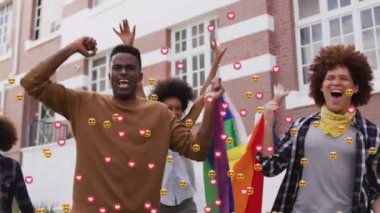 Sosyal medya simgelerinin, ellerinde sokaklarda protesto bayrağı tutan bir grup farklı insan üzerinde canlandırılması. Lgbt gururu, eşit haklar ve sosyal medya ağ teknolojisi kavramı
