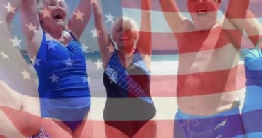 Amerika bayrağının yaz aylarında plajdaki Kafkas kıdemli arkadaşlara karşı animasyonu. Usa, Amerikan vatanseverliği, ulusal bayrak ve yaşam tarzı konsepti dijital olarak oluşturulmuş video.