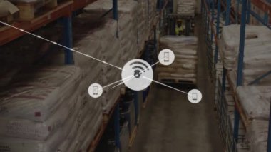 Afro-Amerikan işçilerin ambarda forklift kullanmaları üzerine bağlantılı simgelerin canlandırılması. Dijital bileşik, çoklu pozlama, iletişim, ulaşım, nakliye ve dağıtım kavramı.