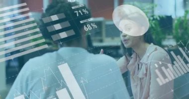 Çeşitli iş arkadaşlarının ofiste fikirlerini paylaşmaları üzerine bilgi arayüzü animasyonu. Dijital bileşik, çoklu pozlama, rapor, iş, planlama, takım çalışması, tartışma ve küresel konsept.